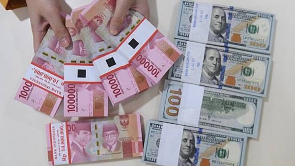 Ilustrasi mata uang Rupiah dan Dolar AS-1640770234