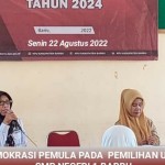 Anggota KPU Kabupaten Barru melakukan sosialisasi kepada pemilih pemula untuk mendorong partisipasi pada Pemilu 2024.ANTARA/HO-KPU Kabupaten Barru-1670752294