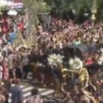 Masyarakat padati kirab pengantin Kaesang-Erina-1670728052