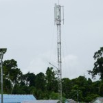 Menara BTS 4G (sebelah kanan) yang berada di Kampung Mosso, Distrik Muara Tami, Kota Jayapura, Papua (ANTARA/HO-humas Pemkot Jayapura)-1670570772