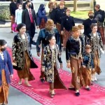 Ngunduh mantu Kaesang-Erina,keluarga tampil dalam balutan baju klasik-1670734988