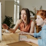 orang tua mengawasi anak-1671695385