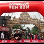 Sejumlah pelari muda memasuki garis finish Borobudur Fun Run di kawasan Candi Pawon, Kabupaten Magelang, Jawa Tengah, Minggu (11/12/2022). ANTARA/Heru Suyitno-1670738792