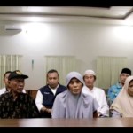 Warga yang mengaku sebagai Ratu Adil dan Imam Mahdi di Kantor Bakesbangpol, Cibinong, Kabupaten Bogor, Jawa Barat, Rabu (7/12/2022). ANTARA/M Fikri Setiawan-1670465864