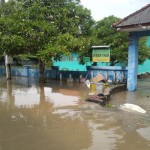 Banjir rendam sejumlah rumah dan satu sekolah di Bangka Tengah-1678670542