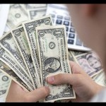 Ilustrasi - Uang dolar AS. ANTARA/REUTERS/Dado Ruvic/aa. (REUTERS/DADO RUVIC)-1678853066