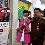 Mantan Ketua KPU Kabupaten Tanjabtim dan pengacara ditahan kejaksaan-1678345289