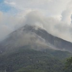 Pos PGA: Guguran lava masih meluncur dari kawah Karangetang-1679372194