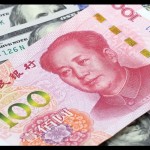 Ilustrasi - 100 yuan China di atas uang dolar AS. ANTARA/Shutterstock/pri.-1686560954