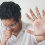 Ilustrasi seseorang mengalami batuk. (Pexels/Towfiqu barbhuiya)-1697023484