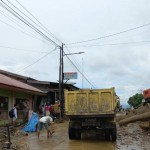 Upaya yang dilakukan tim gabungan pasca banjir yang menerjang wilayah Kabupaten Aceh Tenggara, Senin (13/11/2023). (ANTARA/HO-BNPB)-1700551321