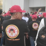 Sejumlah pendukung Prabowo-Gibran memadati JCC, Jakarta Pusat jelang debat cawapres Jumat (22/12/2023). ANTARA/Ilham Kausar-1703248417