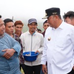Pj Gubernur Sulsel bersama para petani saat penanaman kentang di Gowa, Rabu (3/1/2023). ANTARA/HO-Humas Pemprov Sulsel-1704280937