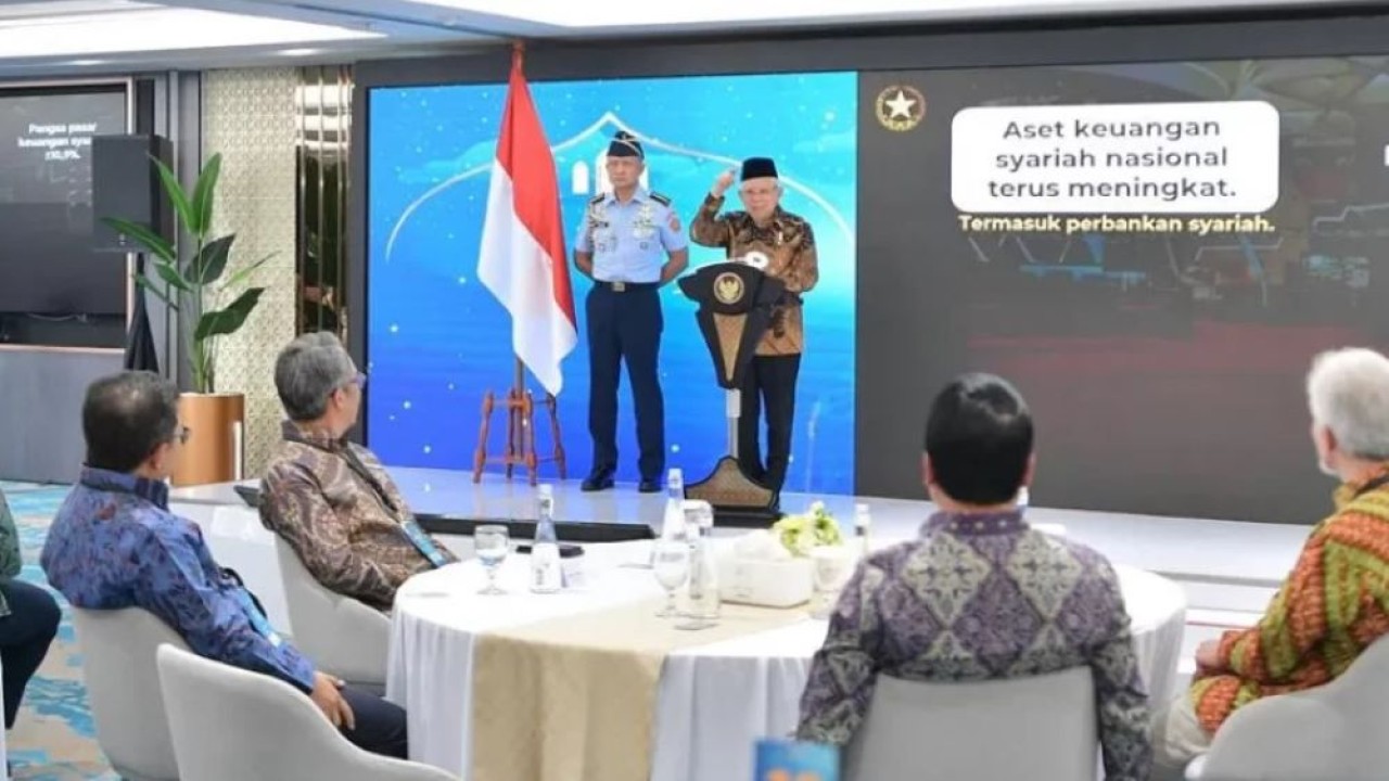 Wapres KH Ma'ruf Amin saat memberikan sambutan pada acara "Silaturahmi Perkumpulan Bank Syariah Indonesia (Asbisindo)" di Gedung Kantor Pusat Bank Syariah Indonesia (BSI) The Tower, Jakarta Selatan, Senin (13/5/2024). (Foto: BPMI-Setwapres)