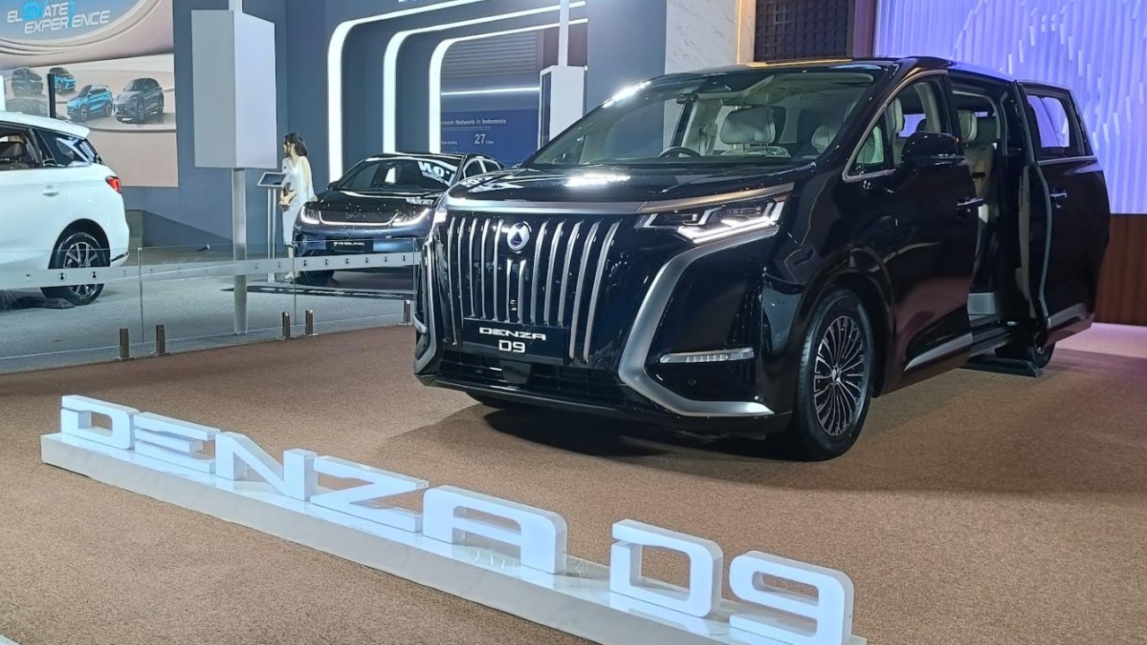 Mobil MPV premium Denza D9 dari BYD. (Foto: Adiantoro/NTV)