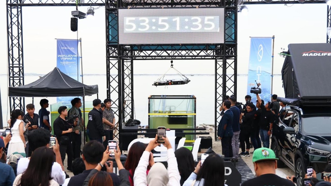 PT Chery Sales Indonesia (CSI) sukses menyelesaikan tantangan ekstrem perendaman baterai Chery TIGGO 8 CSH selama hampir 54 jam. (Foto: Adiantoro/NTV)