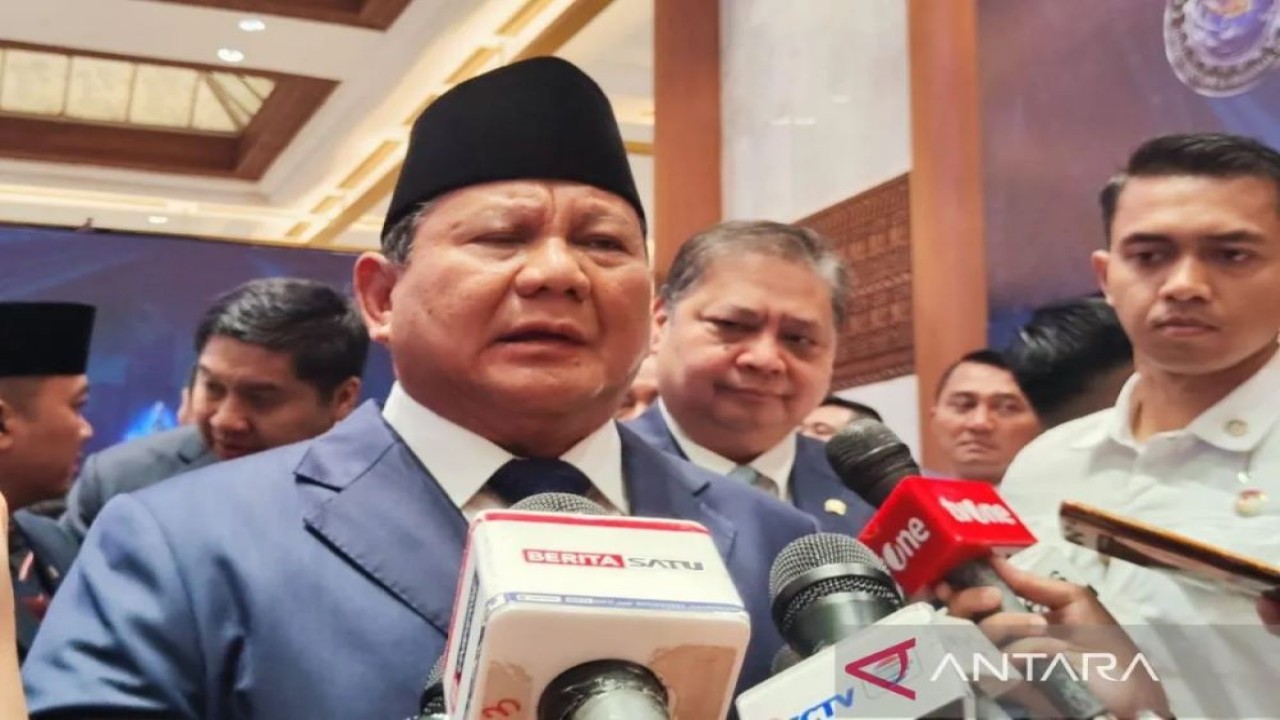 Presiden RI Prabowo Subianto memberikan usai menutup konferensi International Conference on Infrastructure (ICI) 2025 di JCC Senayan, Jakarta, Kamis (12/6/2025). (ANTARA/Mentari Dwi Gayati)