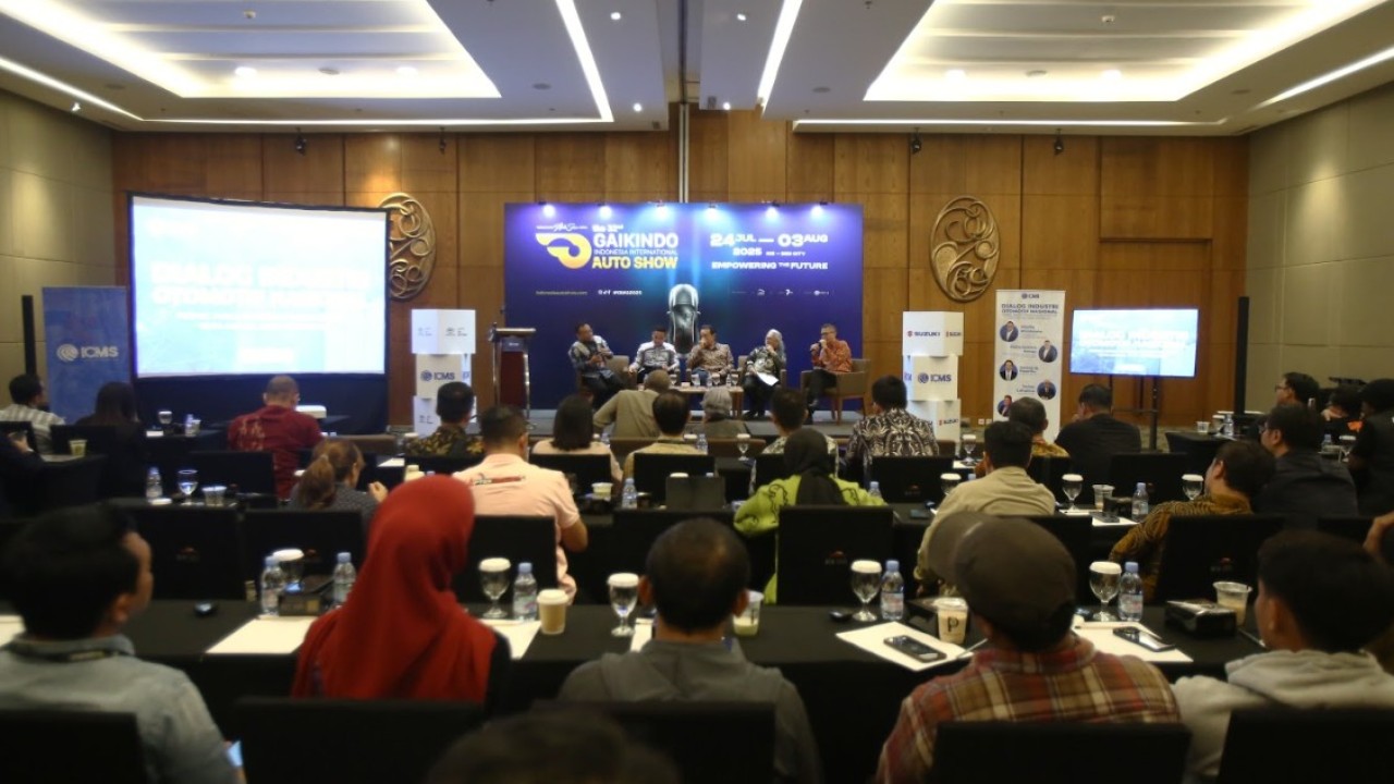Dialog Industri Otomotif Nasional bertajuk "Perang Harga vs Pembangunan Industri - Siapa Untung, Siapa Tertinggal?" di GIIAS 2025, ICE BSD, Tangerang, Kamis, 31 Juli 2025. (Foto: Istimewa)