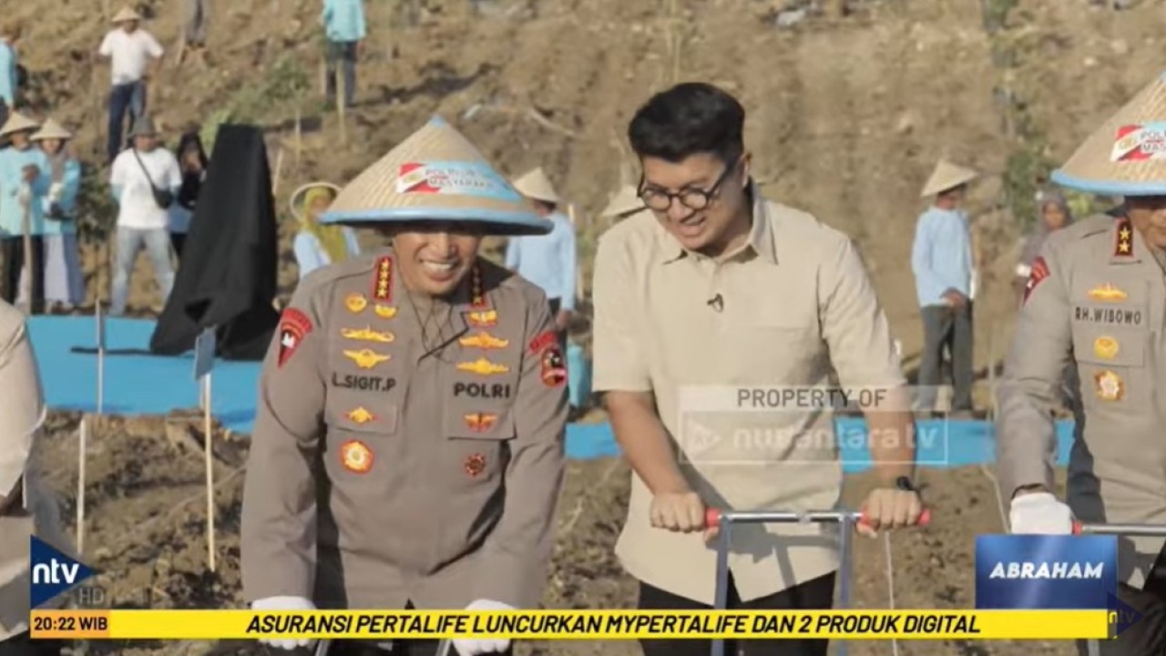 Kapolri Jenderal Listyo Sigit Prabowo saat berbincang dengan jurnalis Nusantara TV Abraham Silaban dalam program 'Abraham', Senin, 14 Juli 2025.