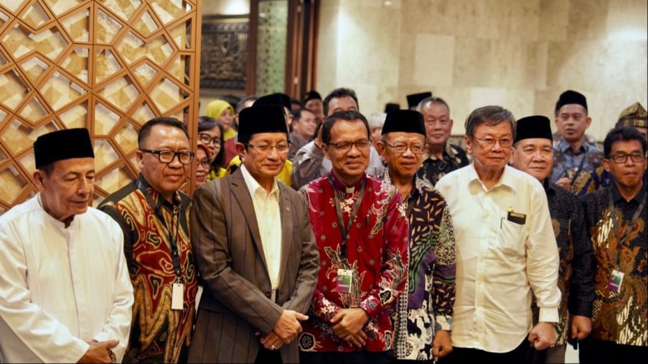 Menteri Agama (Menag) Nasaruddin Umar terima kunjungan para tokoh agama dalam rangkaian Silatnas FKUB 2025. (Foto: Istimewa/Kemenag)