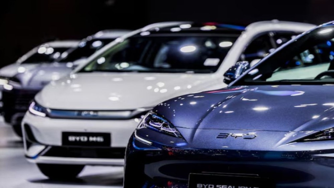 Mobil listrik BYD dipamerkan di Bangkok International Motor Show ke-46 di Bangkok, Thailand, 24 Maret 2025. (Foto: Dok/Chalinee Thirasupa/Reuters)
