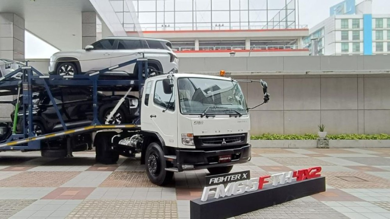 Mitsubishi Fuso meluncurkan Fighter X FM65F Tractor Head 4x2 untuk memperkuat pasar logistik Indonesia. (Foto: Adiantoro/NTV)