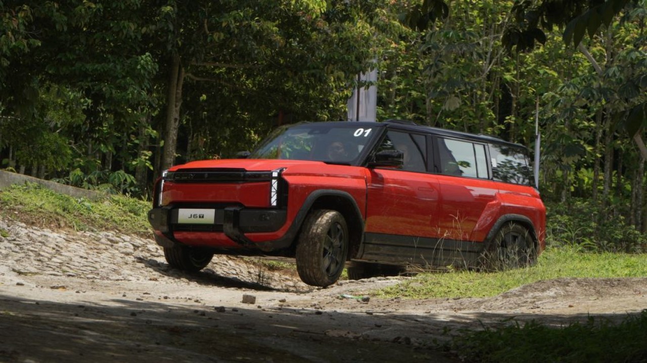 Chery menghadirkan Chery J6T sebagai bintang utama GJAW 2025. (Foto: Istimewa)