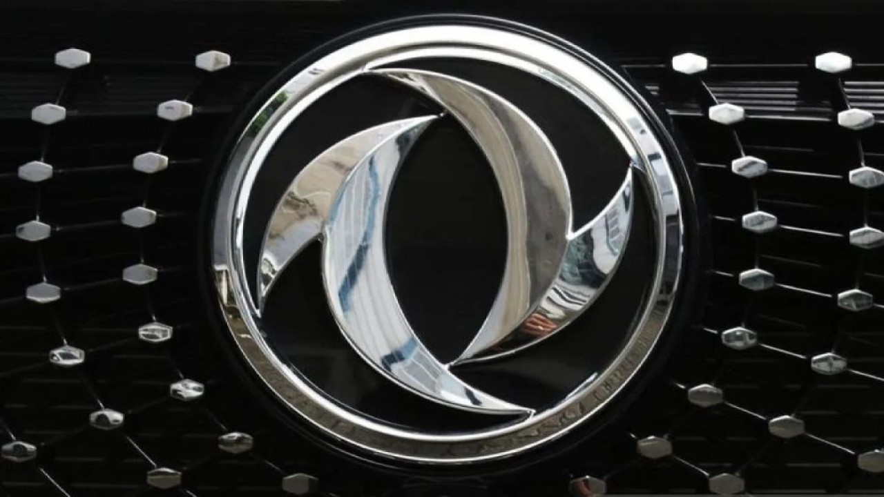 Logo Dongfeng Sokon atau DFSK. (Foto: ANTARA/Chairul Rohman/aa)