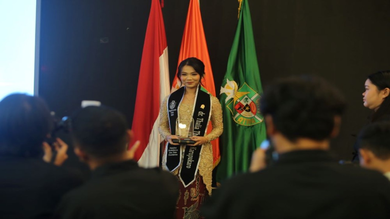 Thalia Thomas Karupukaro, penerima beasiswa PTFI melalui YPMAK berhasil meraih gelar dokter dari kampus Universitas Katolik Atma Jaya, Kampus Pluit, Jakarta pada 4 November 2025/ist