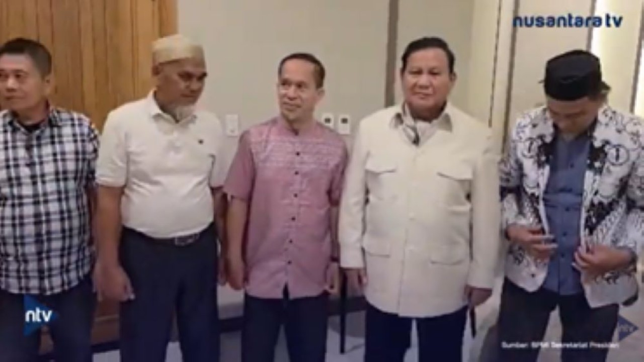 Presiden Prabowo Subianto memberikan rehabilitasi kepada dua guru asal Kabupaten Luwu Utara, Sulawesi Selatan, yaitu Drs. Abdul Muis dan Drs. Rasnal, M.Pd