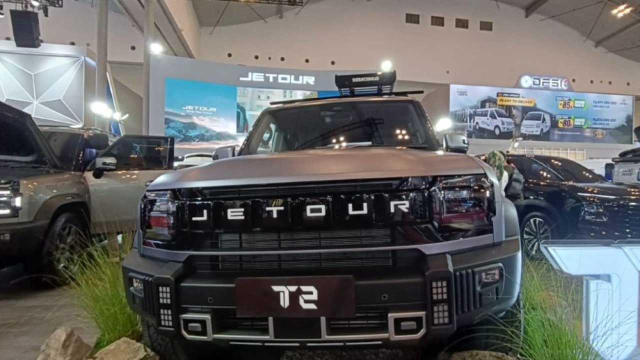 PT JETOUR Sales Indonesia resmi meluncurkan JETOUR T2 di GJAW 2025. (Foto: Adiantoro/NTV)