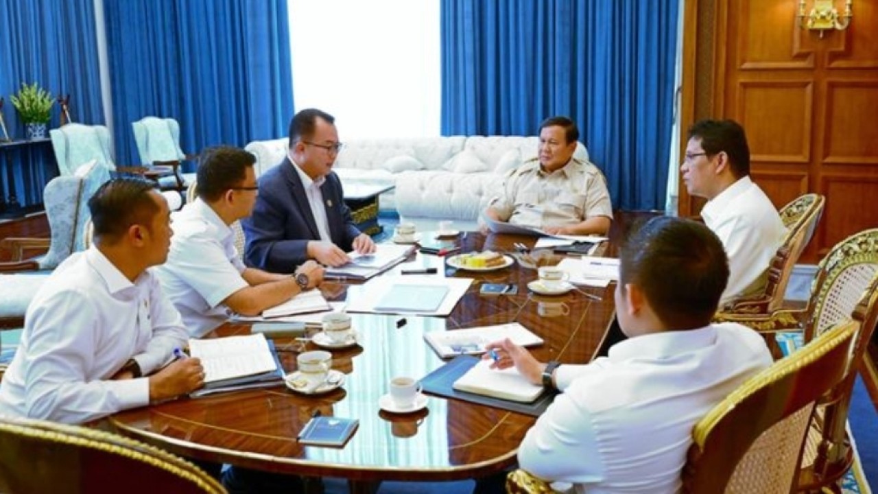 Moment Kepala BRIN Laporkan Langkah-langkah Strategis Jangka Pendek ke Prabowo (Sekretariat Presiden)