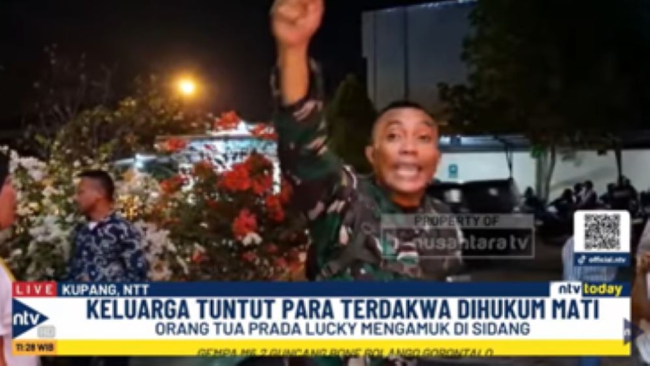 Orang tua Prada Lucky Chepril Saputra Namo, Serma Christian Namo mengamuk di halaman Pengadilan Militer III-15 Kupang, Nusa Tenggara Timur (NTT)
