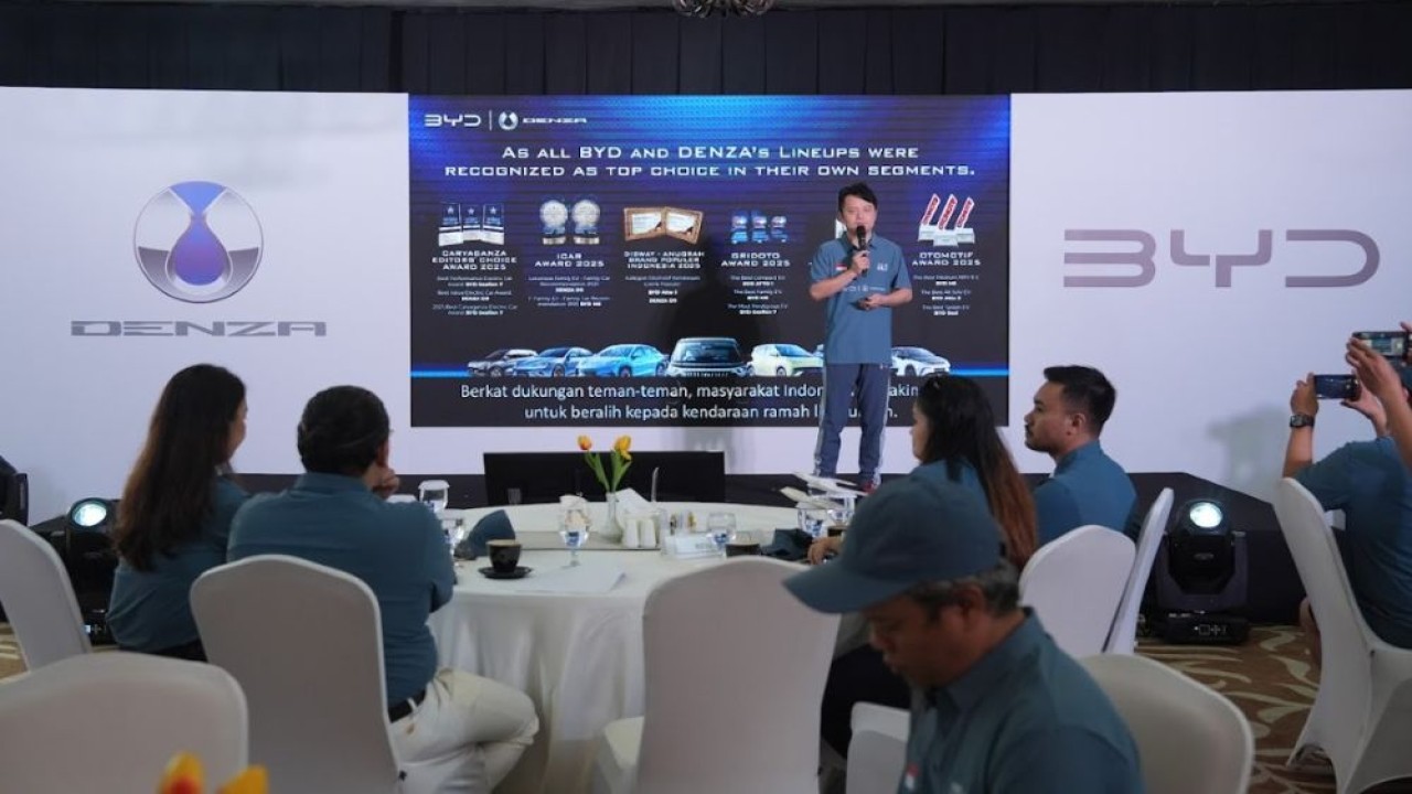 Presiden Direktur PT BYD Motor, Eagle Zhao saat acara "BYD Indonesia - Fun Footgolf Experience" di Sentul, Bogor, Jawa Barat, Kamis (11/12/2025). (Foto: Istimewa/BYD Indonesia)