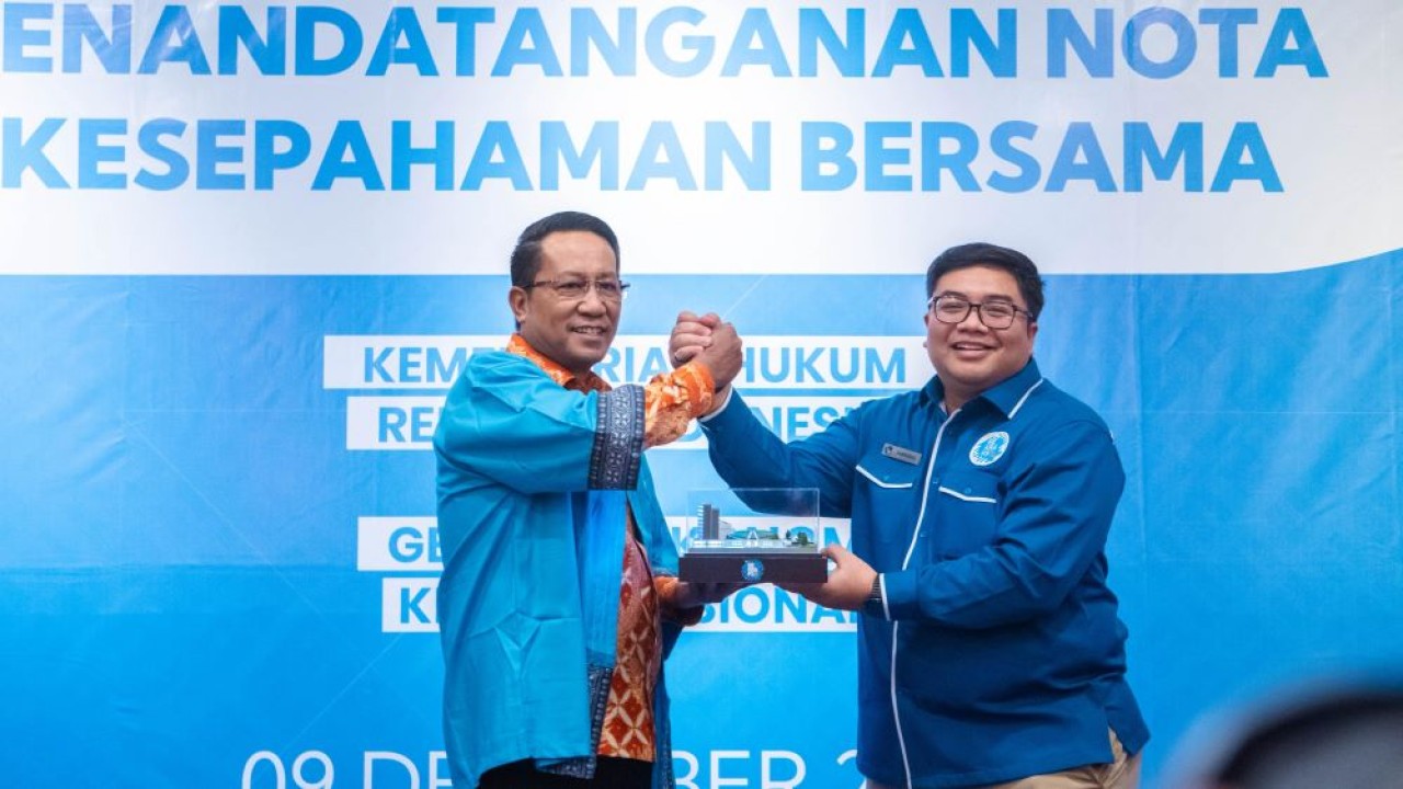 Ketua Umum Gekrafs, Kawendra Lukistian dan Menteri Hukum RI, Supratman Andi Agtas/ist