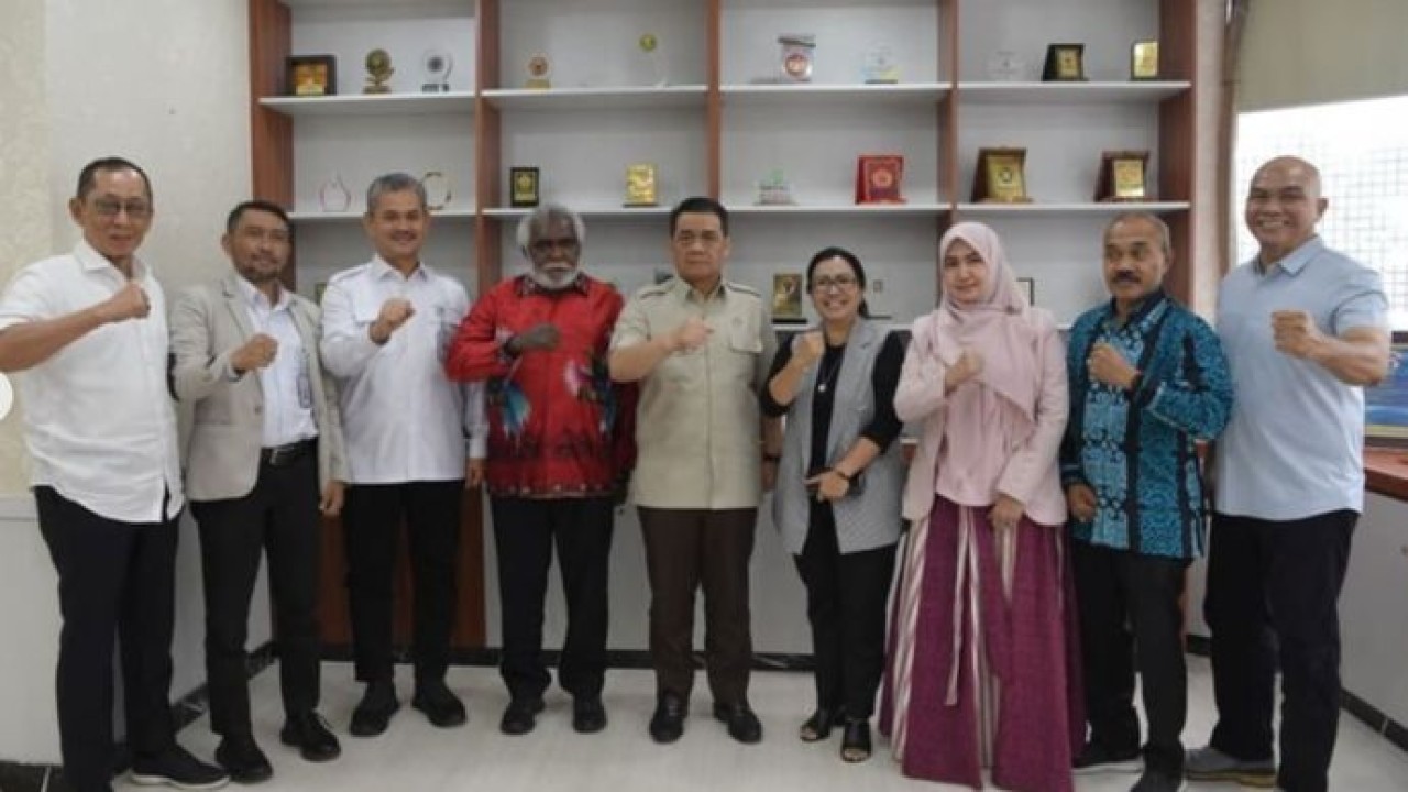 Wamendes Riza Patria Bersama Wakil Gubernur Papua Selatan (Instagram)