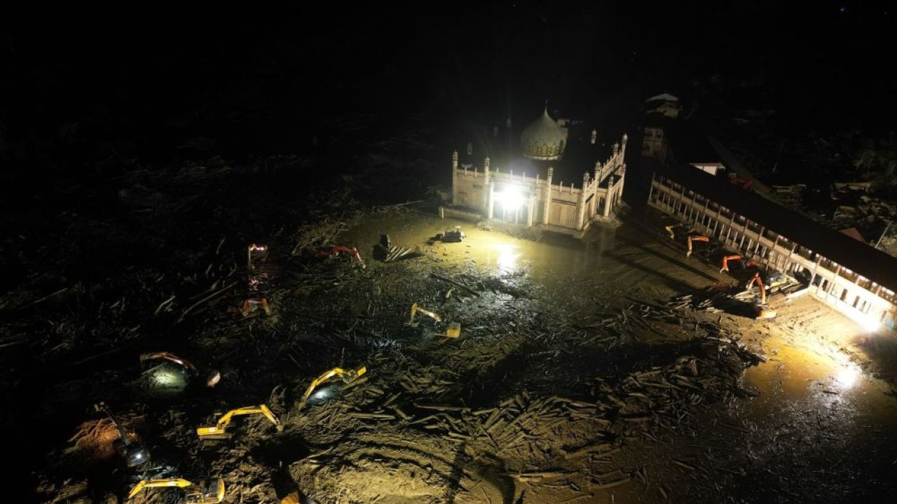 Kegiatan pembersihan Pesantren Darul Mukhlisin di Aceh Tamiang berjalan lancar dan aman tanpa kendala berarti. (Foto: Istimewa)
