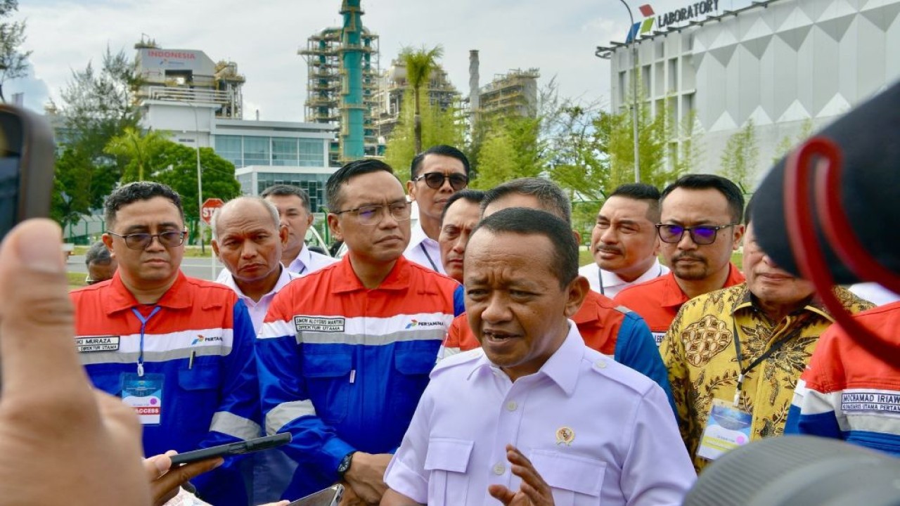 Menteri Energi dan Sumber Daya Mineral (ESDM) Bahlil Lahadalia mengatakan Indonesia akan menyetop impor bahan bakar minyak (BBM) jenis solar pada tahun 2026. (Foto: Dok/Istimewa/esdm.go.id)