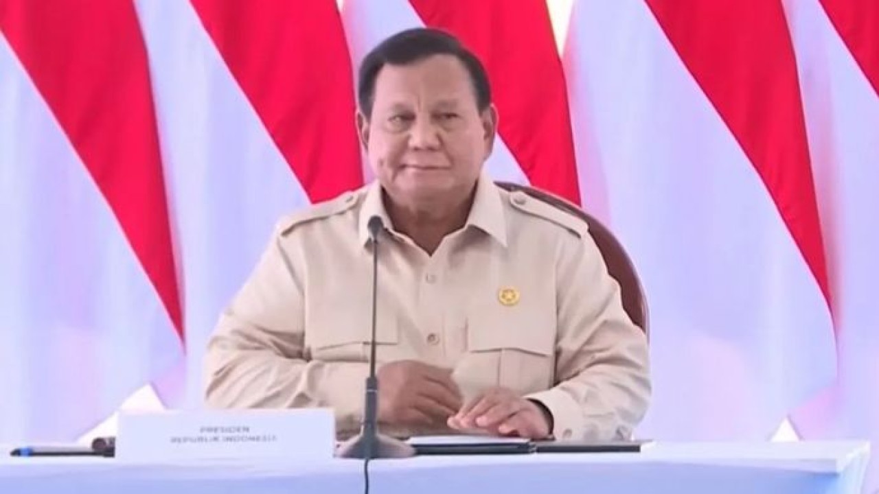 Tangkapan layar - Presiden Prabowo Subianto dalam rapat terbatas terkait progres pembangunan 600 hunian di Kabupaten Aceh Tamiang, Aceh, Kamis, 1 Desember 2026. (ANTARA/Youtube Sekretariat Presiden) (Antara)