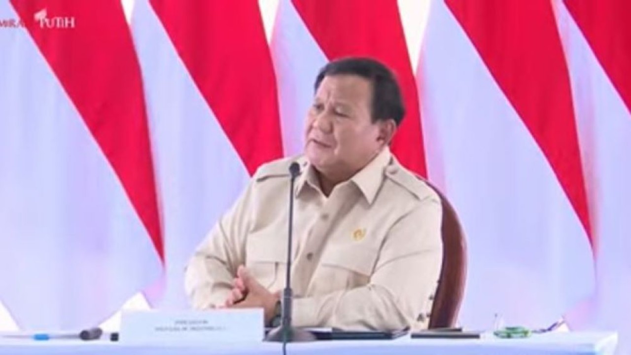 Prabowo Pimpin Rapat Koordinasi Usai Tinjau Lokasi Bencana di Aceh Tamiang (Sekretariat Presiden)