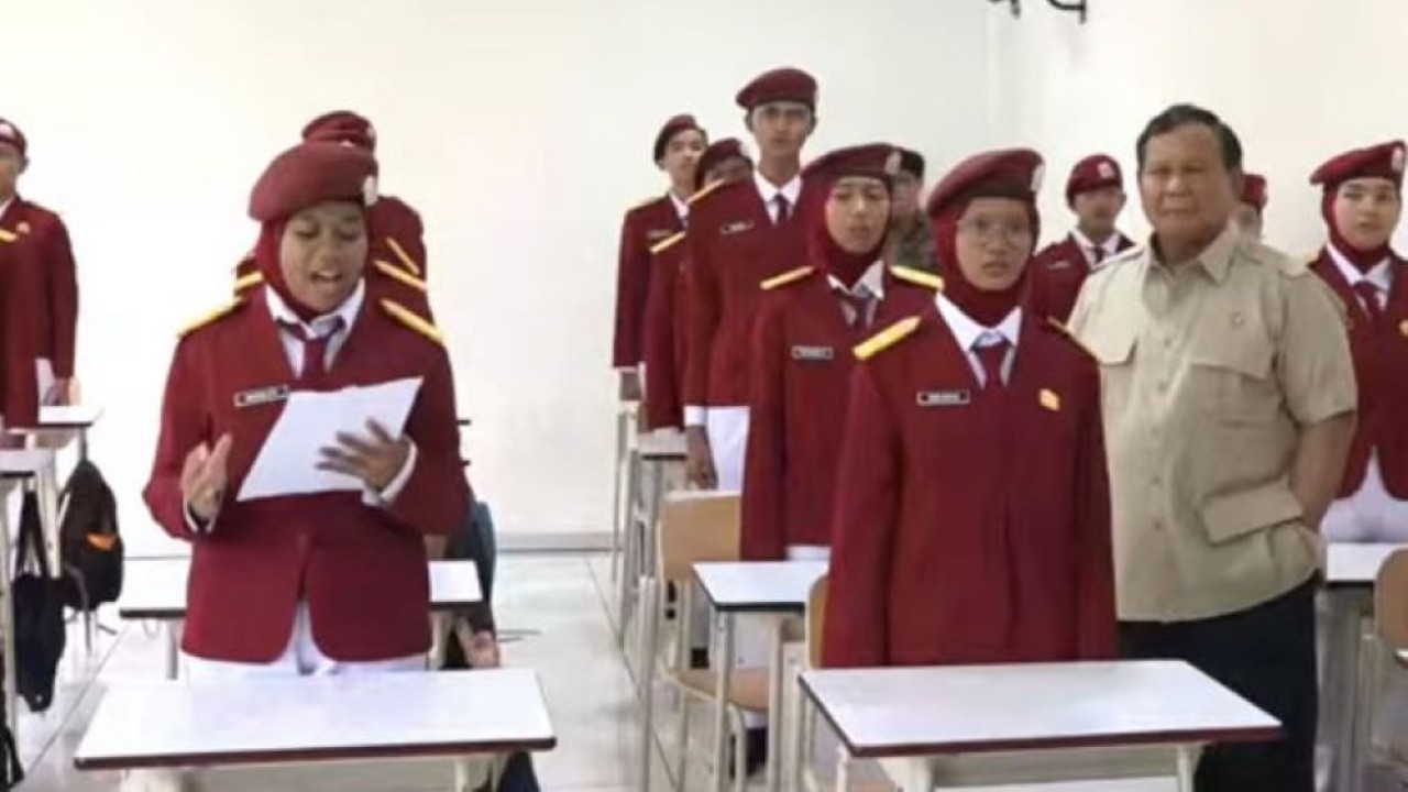 Presiden Prabowo Subianto meninjau Sekolah Rakyat. (Foto: Istimewa)