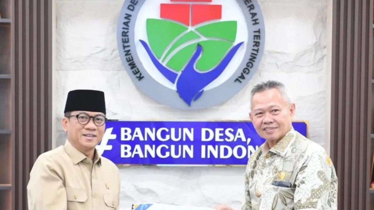 Menteri Desa dan Pembangunan Daerah Tertinggal (Mendes PDT) Yandri Susanto menerima audiensi Bupati Sigi Mohamad Rizal Intjenae beserta jajaran di ruang kerjanya di Kantor Kemendes PDT, Jakarta, Selasa (10/3/2026). ANTARA/HO-Humas Kemendes PDT. (Antara)