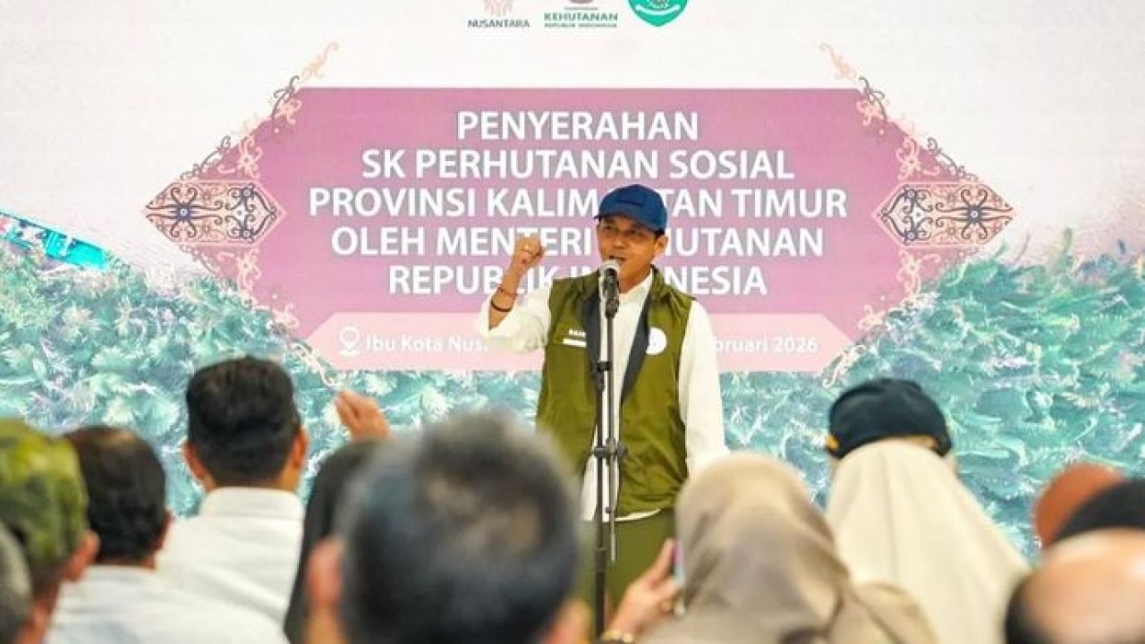 Menteri Kehutanan (Menhut) Raja Juli Antoni dalam penyerahan SK Perhutanan Sosial di Ibu Kota Nusantara (IKN), Kalimantan Timur, Sabtu 28 Februari 2026. ANTARA/HO-Kemenhut RI. (Antara)