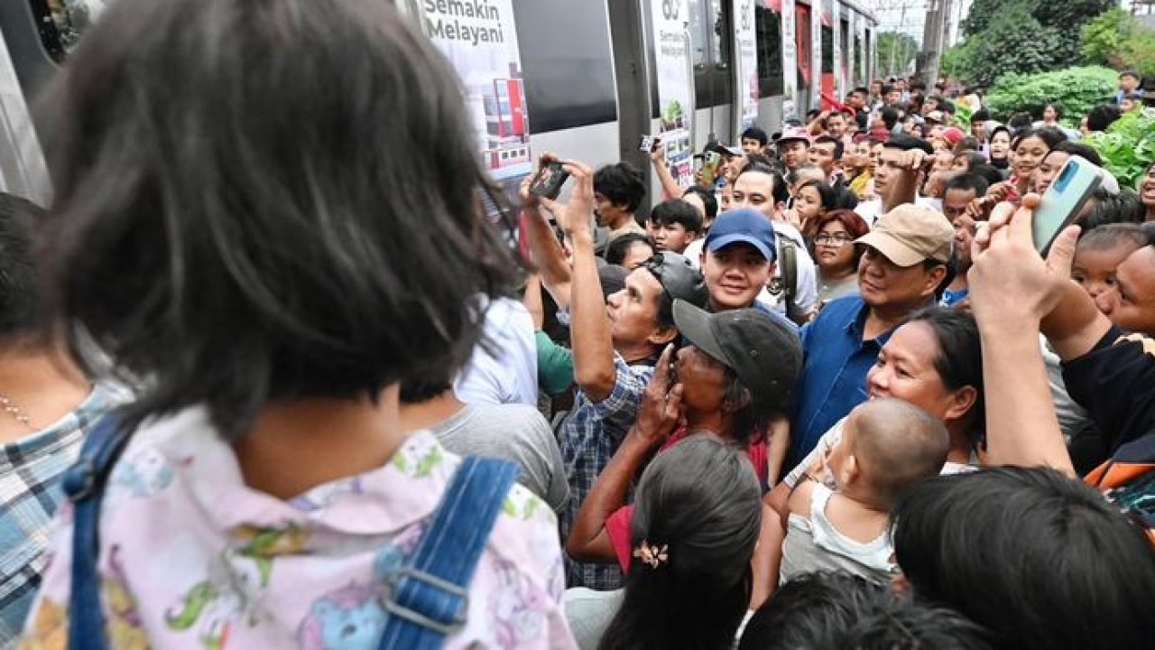 Presiden RI Prabowo Subianto bersemangat menyusuri kawasan Senen, Jakarta Pusat, Kamis, 26 Maret 2026 sore (Istimewa)