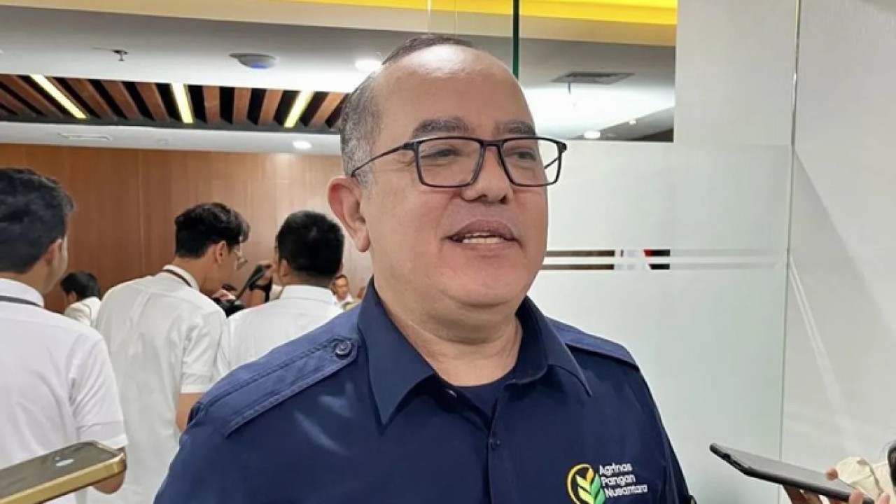 Direktur Utama PT Agrinas Pangan Nusantara Joao Angelo De Sousa Mota menanggapi pertanyaan awak media di Kantor Kemenko Bidang Pangan RI, Jakarta, Selasa (31/3/2026). ANTARA/Arnidhya Nur Zhafira. (Antara)