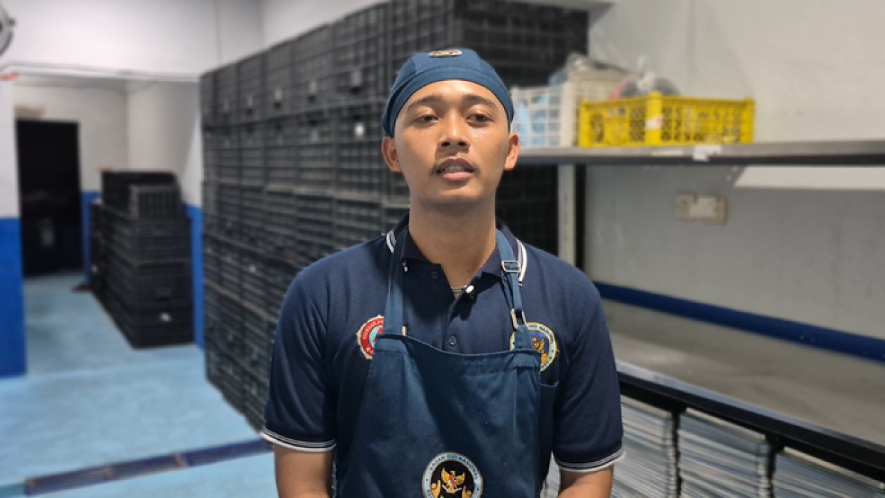 Salah satu juru masak, Daniel Rio Ananta. (Bakom)