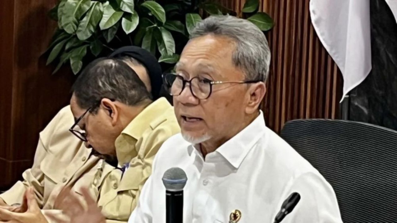 Menteri Koordinator (Menko) Bidang Pangan Zulkifli Hasan memberikan keterangan pers usai rapat koordinasi terbatas di Jakarta, Kamis (2/4/2026). (Foto: ANTARA/Arnidhya Nur Zhafira)