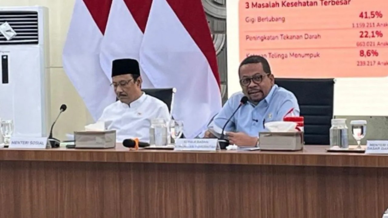 Kepala Badan Komunikasi Pemerintah (Bakom) RI Muhammad Qodari (kanan) dalam jumpa pers di Auditorium Kantor Bakom RI, Jakarta, Rabu (6/5/2026). (ANTARA/Fathur Rochman) (Antara)