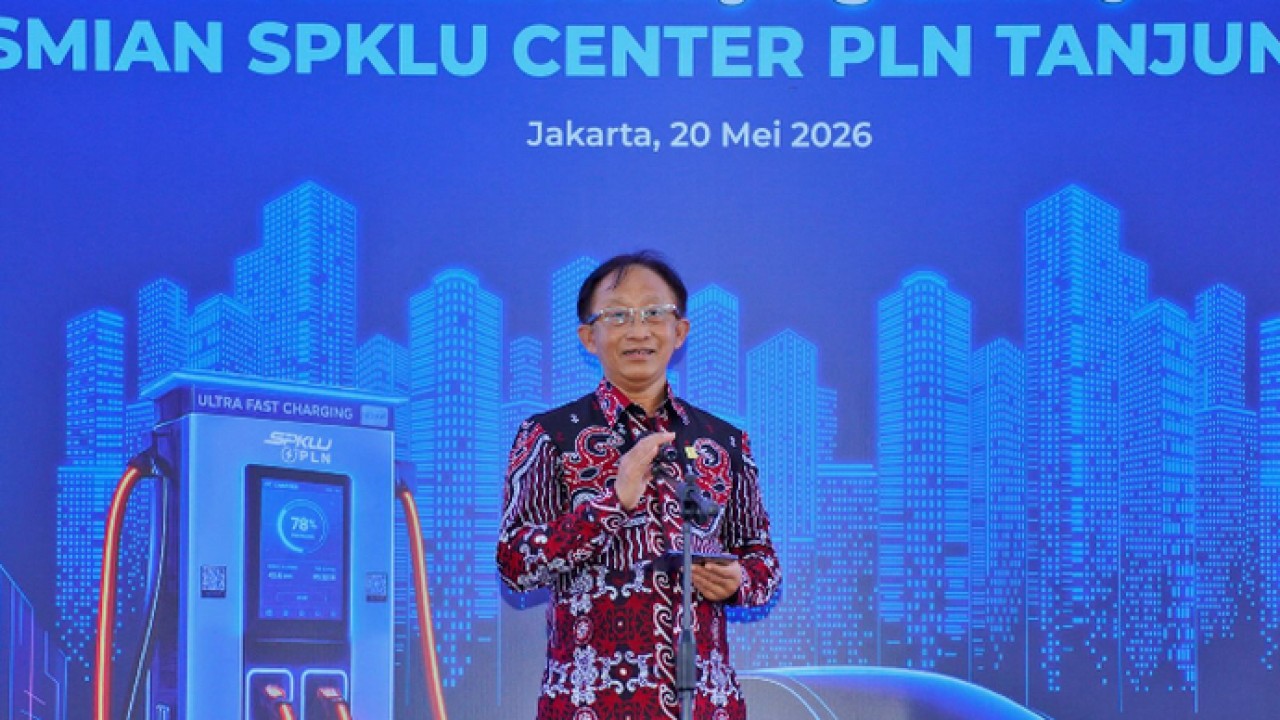 Direktur Retail dan Niaga PLN, Adi Priyanto, dalam peresmian SPKLU Center Tanjung Priok, Jakarta Utara, Rabu (20/5). Kehadiran SPKLU ke-5.000 di Indonesia ini menjadi wujud komitmen PLN dalam memperluas akses pengisian daya kendaraan listrik sekaligus mendukung percepatan transisi energi bersih. (Bakom)