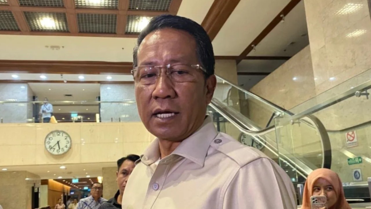 Menteri Hukum Supratman Andi Agtas menjawab pertanyaan pers di kompleks parlemen, Senayan, Jakarta, Rabu (3/6/2026). ANTARA/Fath Putra Mulya (Antara)